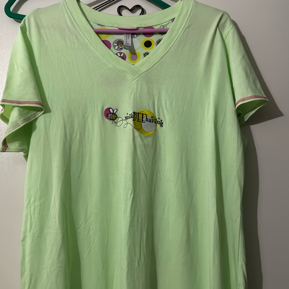 Steve XL gown.  Embroidered front.  Light green